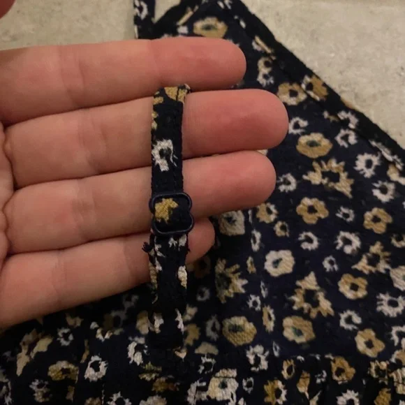 🎉Navy Blue Floral SHEIN Romper - Size Medium (Fits Small) w/ Adjustable Straps - Picture 5 of 6